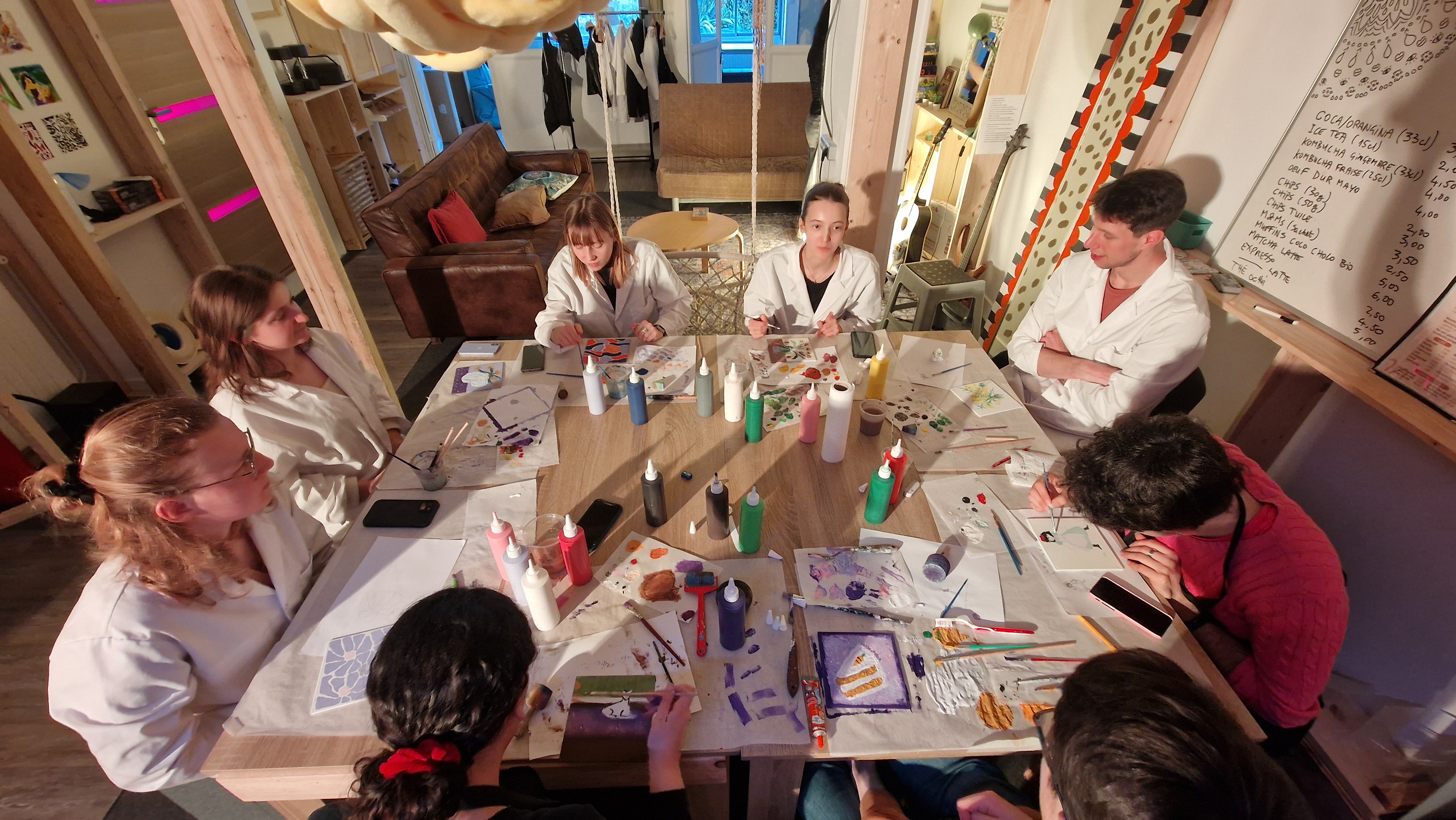 Groupe en atelier peinture chez Humahu